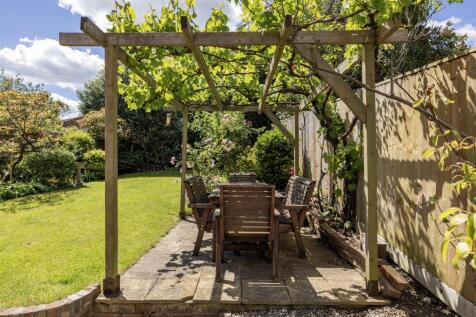 33 Irwin Road Guildford GU2 7PW-2.jpg
