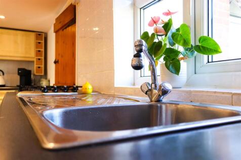 17. Kitchen 1.5.jpg