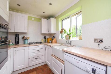 85 Wyphurst Road GU6 Crowes Cranleigh  (5 of 19).j