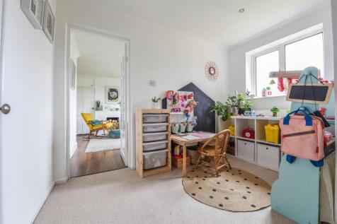 85 Wyphurst Road GU6 Crowes Cranleigh  (8 of 19).j