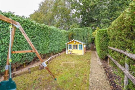 85 Wyphurst Road GU6 Crowes Cranleigh  (16 of 19).