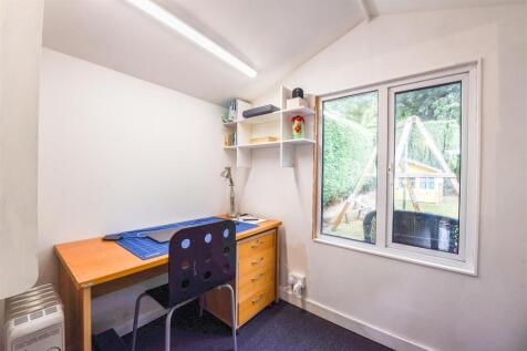 85 Wyphurst Road GU6 Crowes Cranleigh  (17 of 19).