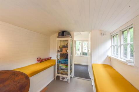 85 Wyphurst Road GU6 Crowes Cranleigh  (18 of 19).