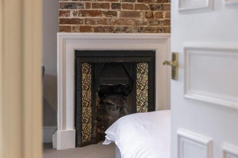 Apt-1-276-High-Street-Guilford-41.jpg