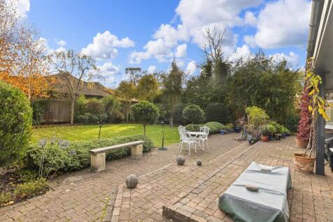 Leander, Avenue Road Cranleigh, GU6 7LL-7.JPG