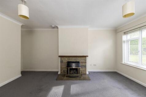 8 Orchard Gardens Cranleigh GU6 7LG-16.JPG
