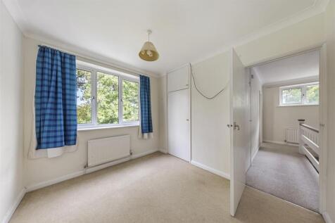 8 Orchard Gardens Cranleigh GU6 7LG-32.JPG