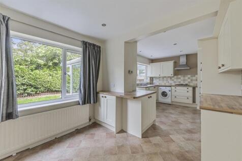 8 Orchard Gardens Cranleigh GU6 7LG-22.JPG