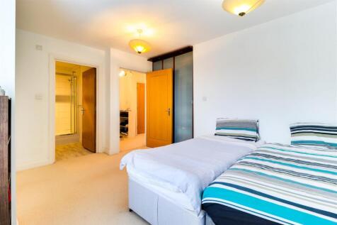 30. Bedroom 1.jpg