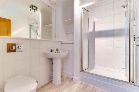 35. En-suite.jpg