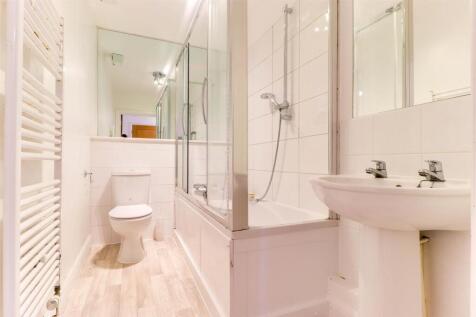 41. Bathroom.jpg