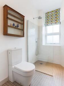 bathroom shower.jpg