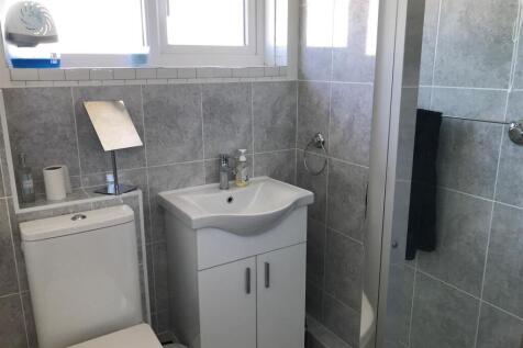 Shower room 8 Killigrew (1).jpg