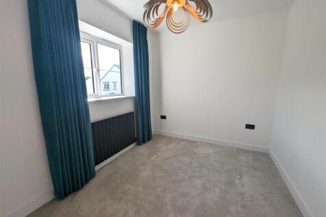 BEDROOM 4.jpg