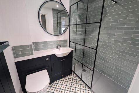 SHOWER ROOM.jpg