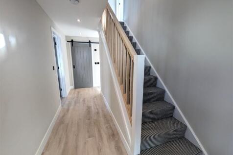 ENTRANCE HALLWAY.jpg