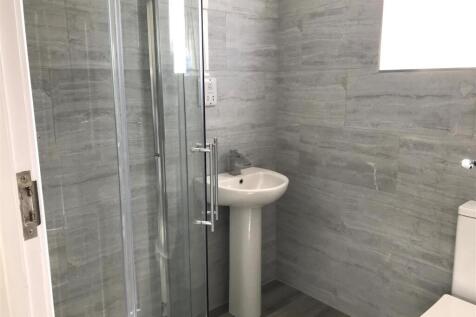 Pickering Villas Shower room.jpg