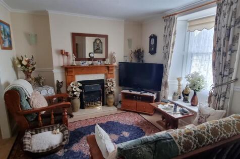 Lounge 1.jpg