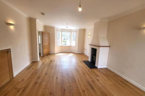 Lounge towards window.jpg