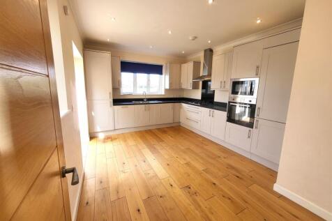 Kitchen 1.jpg