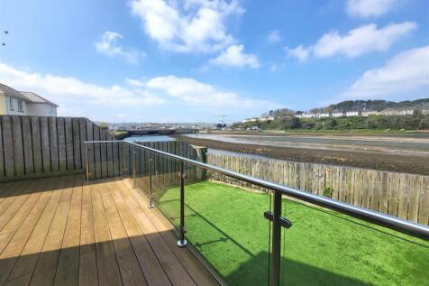 Garden pic with view 1.jpg