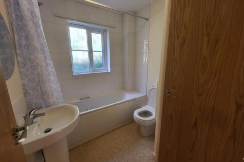 Bathroom (11).jpg