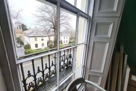 View bedroom.jpg