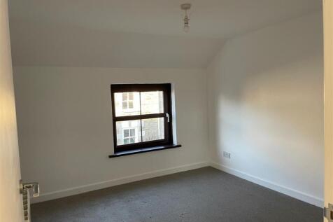 Bedroom 1.jpg