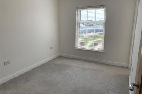 Bedroom 1.jpg