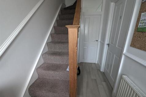 ENTRANCE HALLWAY.jpg