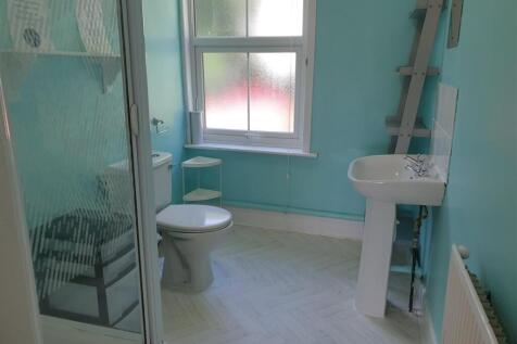 FIRST FLOOR SHOWER.jpg