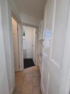 HALLWAY TO SHOWER ROOM.jpg