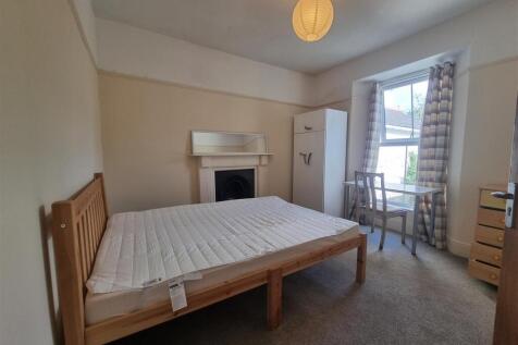 GROUND FLOOR REAR BEDROOM.jpg