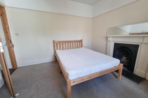 GROUND FLOOR REAR BEDROOM (3).jpg