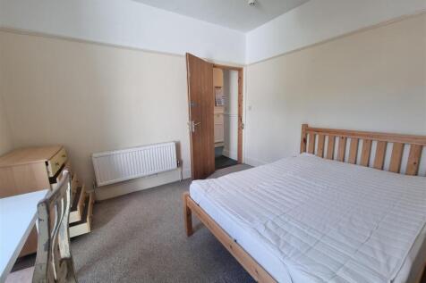 GROUND FLOOR REAR BEDROOM (4).jpg