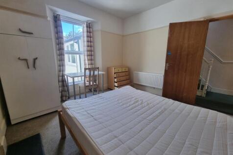 GROUND FLOOR REAR BEDROOM (5).jpg