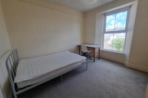 FIRST FLOOR REAR BEDROOM.jpg