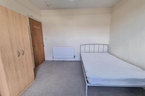 FIRST FLOOR REAR BEDROOM (2).jpg