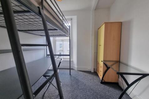 FIRST FLOOR FRONT LHS BEDROOM (2).jpg