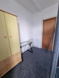 FIRST FLOOR FRONT LHS BEDROOM (3).jpg