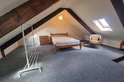 ATTIC BEDROOM.jpg