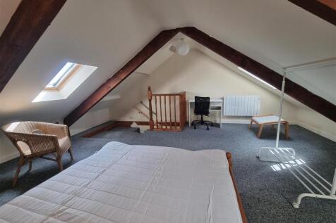 ATTIC BEDROOM (2).jpg