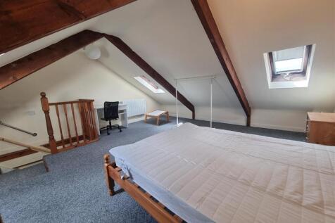 ATTIC BEDROOM (3).jpg