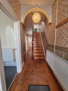 ENTRANCE HALLWAY.jpg