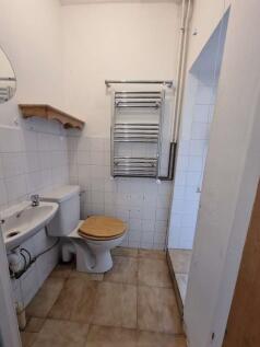 GROUND FLOOR SHOWER ROOM.jpg