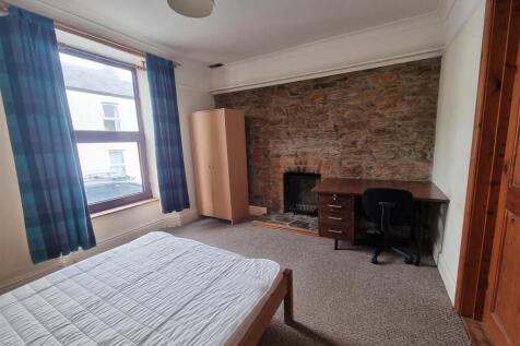 GROUND FLOOR FRONT BEDROOM.jpg