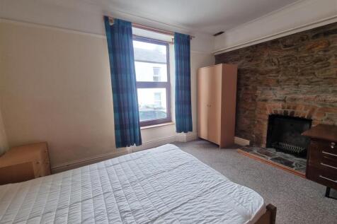 GROUND FLOOR FRONT BEDROOM (2).jpg