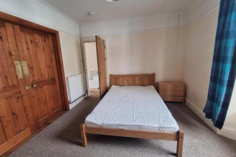 GROUND FLOOR FRONT BEDROOM (3).jpg