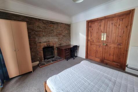 GROUND FLOOR FRONT BEDROOM (5).jpg