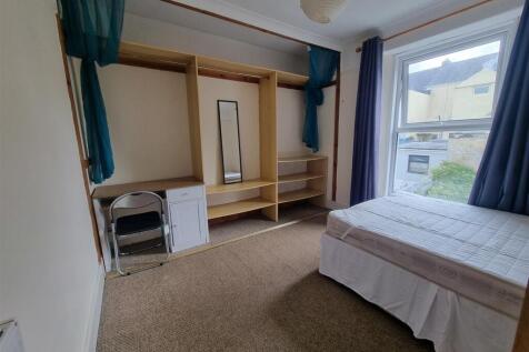 FIRST FLOOR REAR BEDROOM.jpg